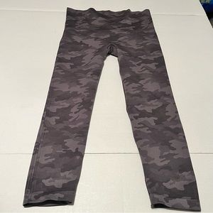 SPANX Look At Me Now Seamless Crop Legging‎ Women SZ Large Black Grey Gray Cami